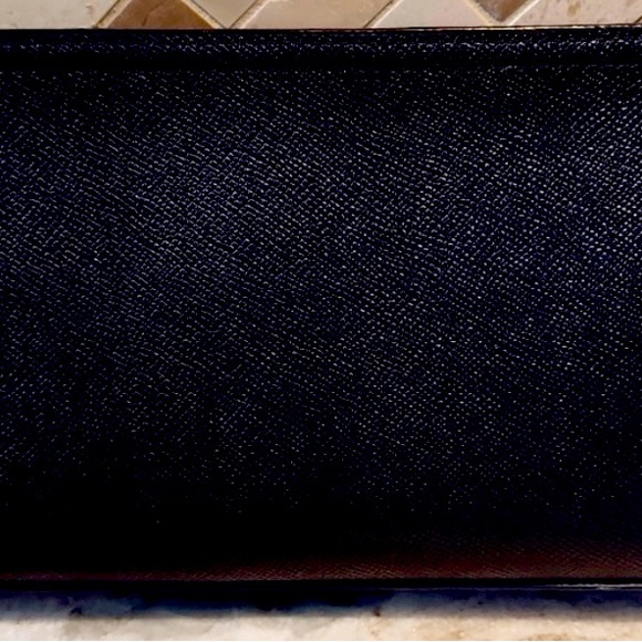 NWOT Leather Coach black clutch wristlet! Never used. Gold hardware. - Picture 4 of 8